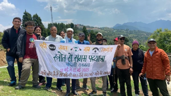 Almora News: स्रोत से संगम पदयात्रा पहुँची तैतुरा गांव